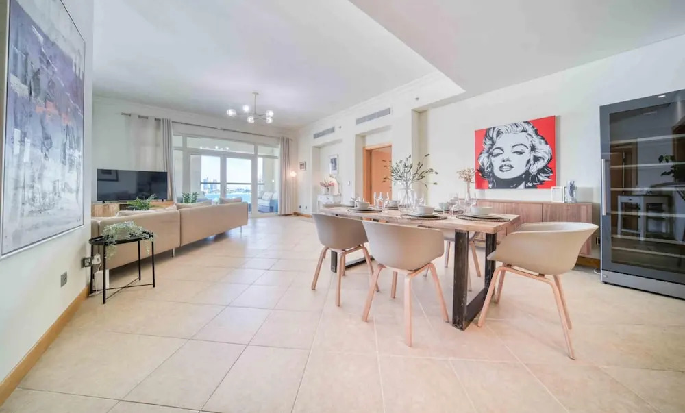 Дубай: Chic Beachside 3BR Living at the Palm