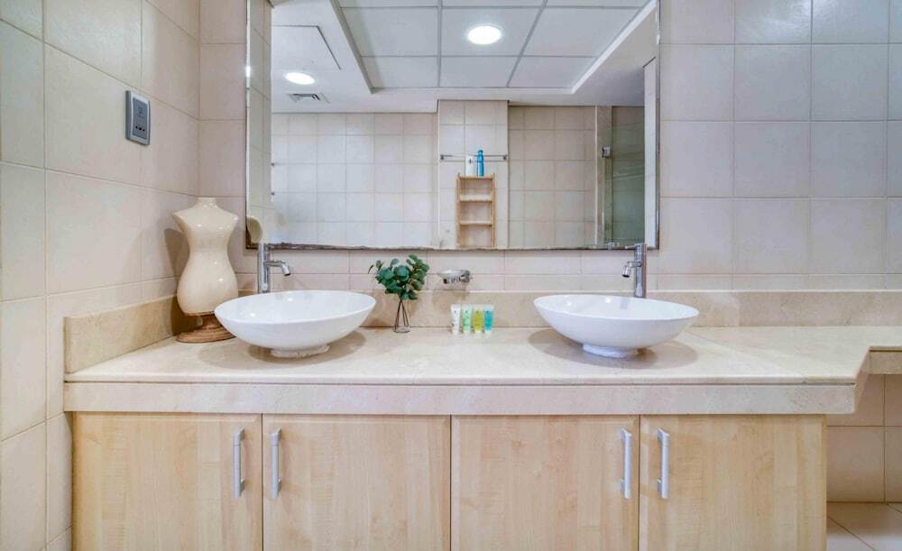 Дубай: Chic Beachside 3BR Living at the Palm