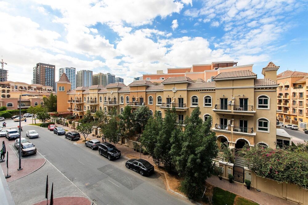 Дубай: Wonderful 1BR in Binghatti Crescent