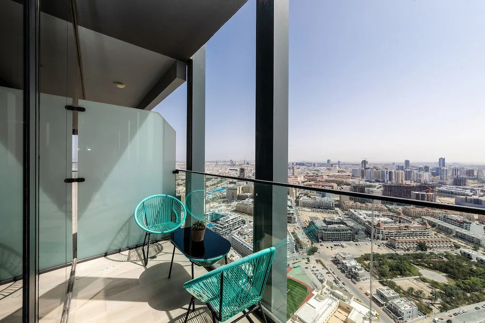 Дубай: Perfect 1BR in Bloom Tower, Dubai