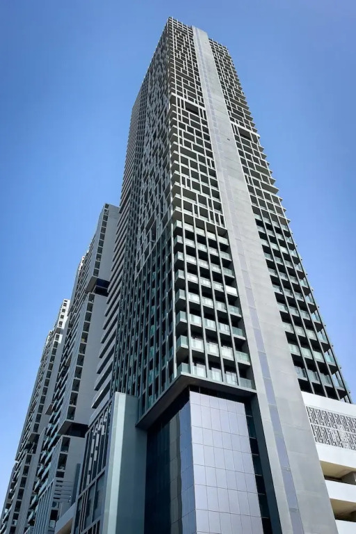 Дубай: Perfect 1BR in Bloom Tower, Dubai
