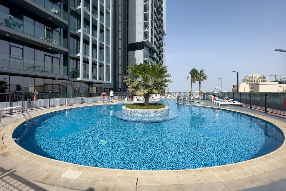Perfect 1BR in Bloom Tower, Dubai — фото 1