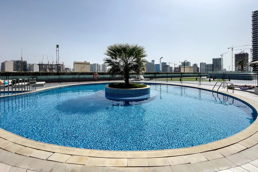 Дубай: Perfect 1BR in Bloom Tower, Dubai