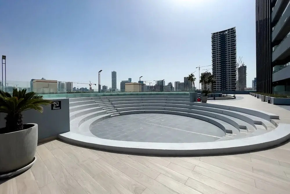 Дубай: Perfect 1BR in Bloom Tower, Dubai