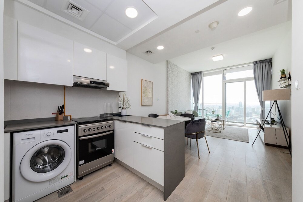 Дубай: Perfect 1BR in Bloom Tower, Dubai