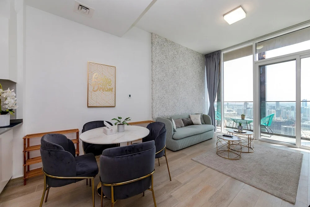 Дубай: Perfect 1BR in Bloom Tower, Dubai