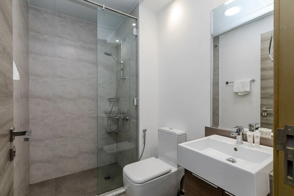 Дубай: Perfect 1BR in Bloom Tower, Dubai