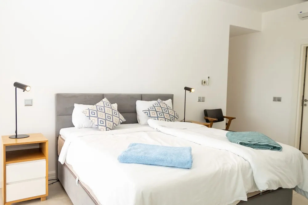 Калогреа: Modern and Luxurious Apartment in a Prime Resort