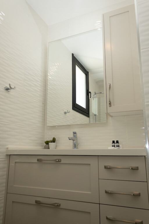 Калогреа: Modern and Luxurious Apartment in a Prime Resort