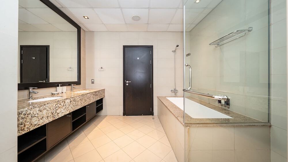 Дубай: Luxury StayCation - Exquisite 1BR with Stunning Views on Palm Jumeirah