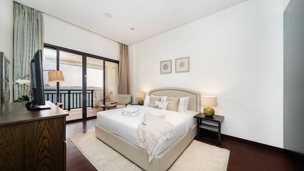 Дубай: Luxury StayCation - Exquisite 1BR with Stunning Views on Palm Jumeirah
