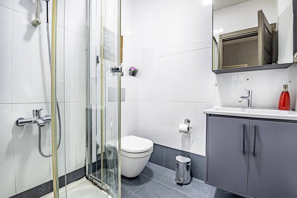 Стамбул: Room in Guest Room - Deluxe Double Room 4