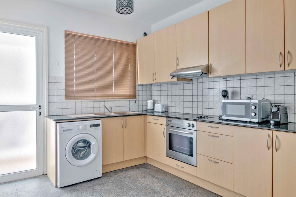 Агиа-Варвара: Phaedrus Living Modern City Flat Elpida