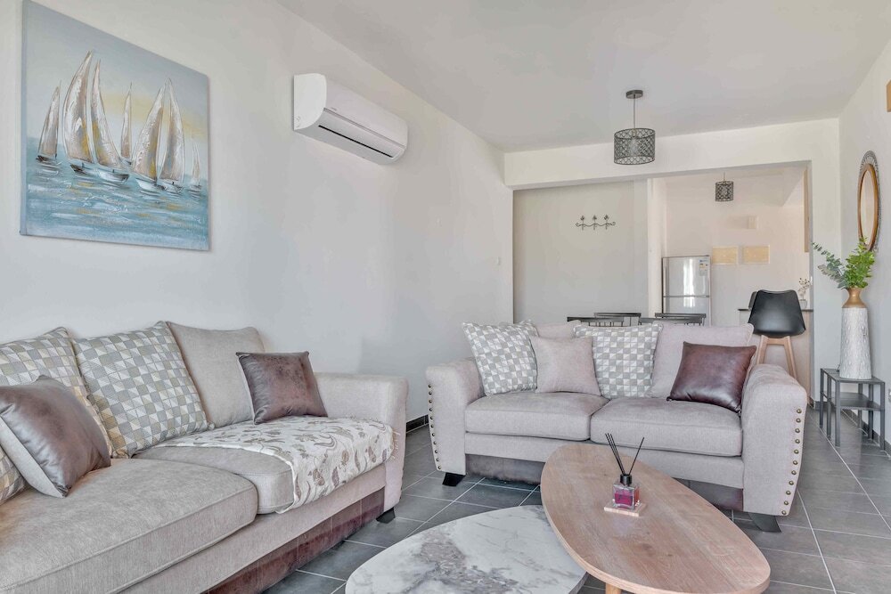 Агиа-Варвара: Phaedrus Living Modern City Flat Elpida