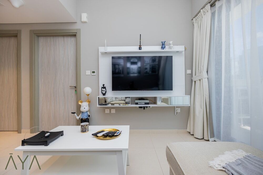 Дубай: Aya - Canal Skyline Suite/ One BR Haven at ZADA Tower