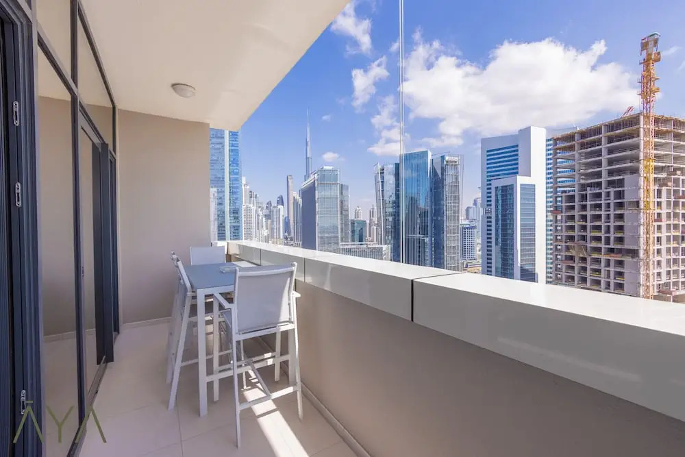 Дубай: Aya - Canal Skyline Suite/ One BR Haven at ZADA Tower