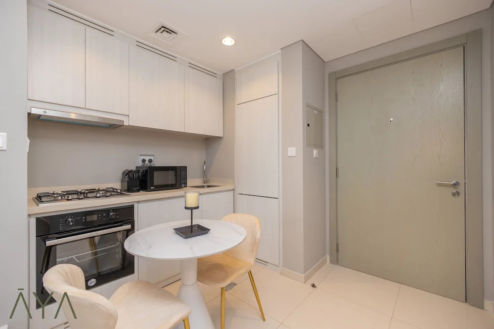 Дубай: Aya - Canal Skyline Suite/ One BR Haven at ZADA Tower