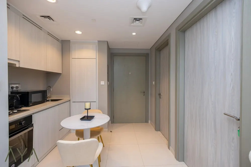 Дубай: Aya - Canal Skyline Suite/ One BR Haven at ZADA Tower
