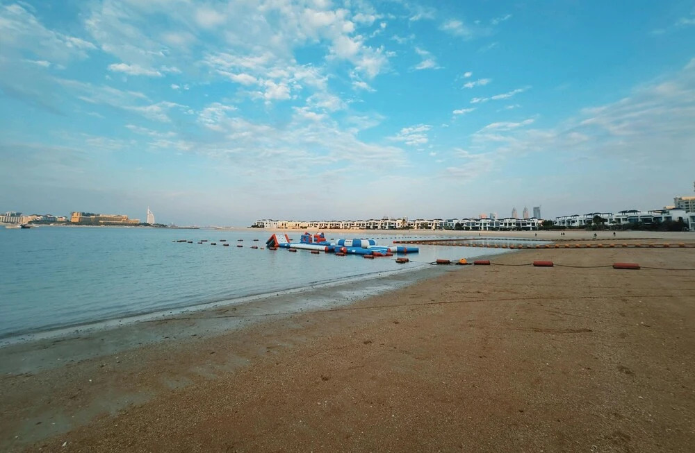 Дубай: Amazing 1BR at the Palm w Beach Pool Access