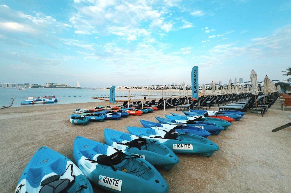 Дубай: Amazing 1BR at the Palm w Beach Pool Access