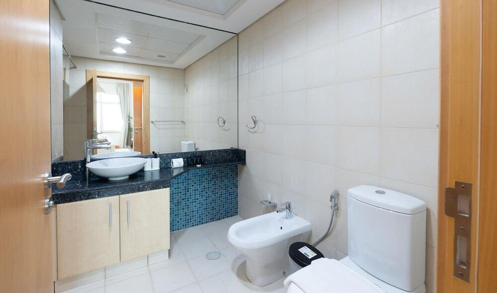 Дубай: Amazing 1BR at the Palm w Beach Pool Access