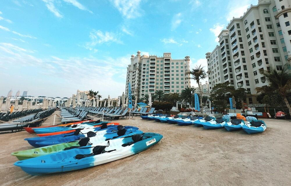 Дубай: Amazing 1BR at the Palm w Beach Pool Access