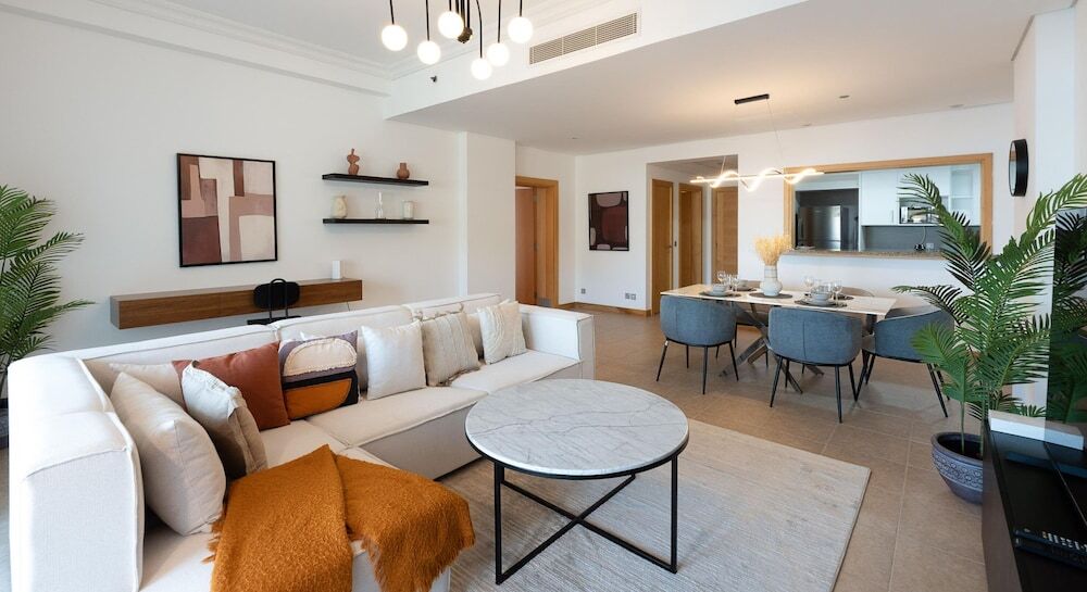 Дубай: Amazing 1BR at the Palm w Beach Pool Access