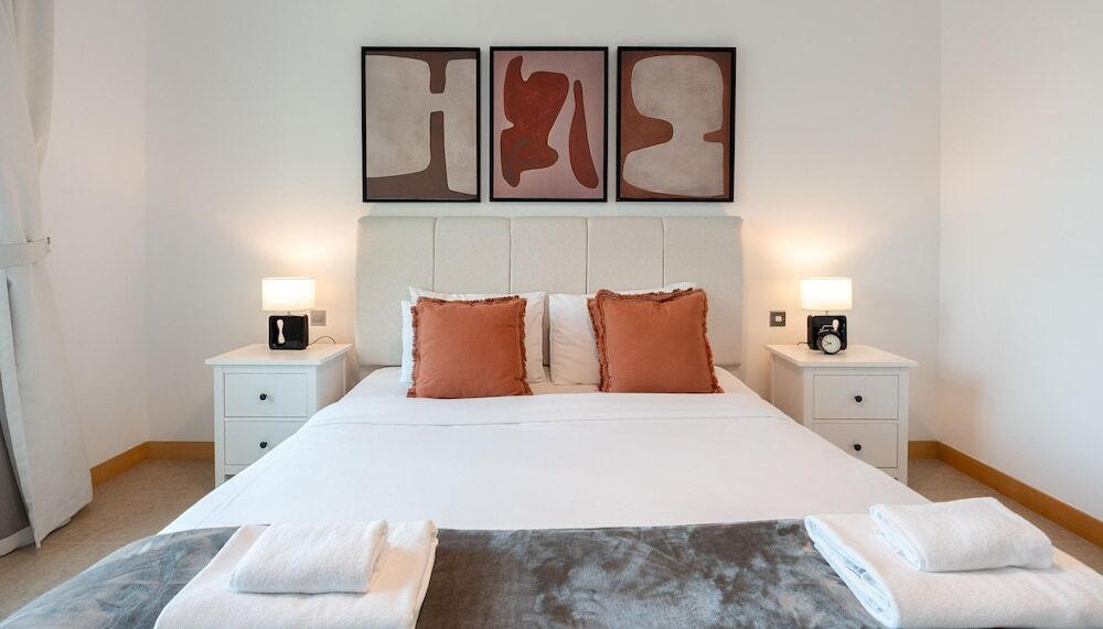 Дубай: Amazing 1BR at the Palm w Beach Pool Access