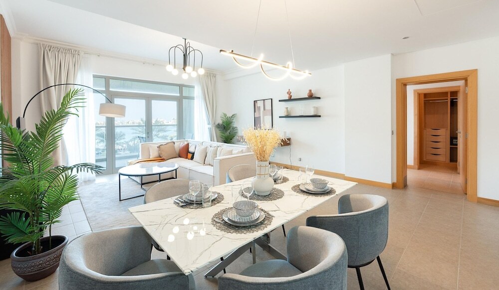 Дубай: Amazing 1BR at the Palm w Beach Pool Access