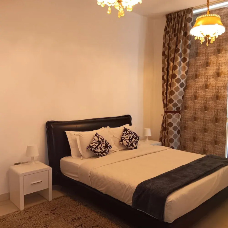 Дубай: Remarkable 2-bed Apartment in Dubai