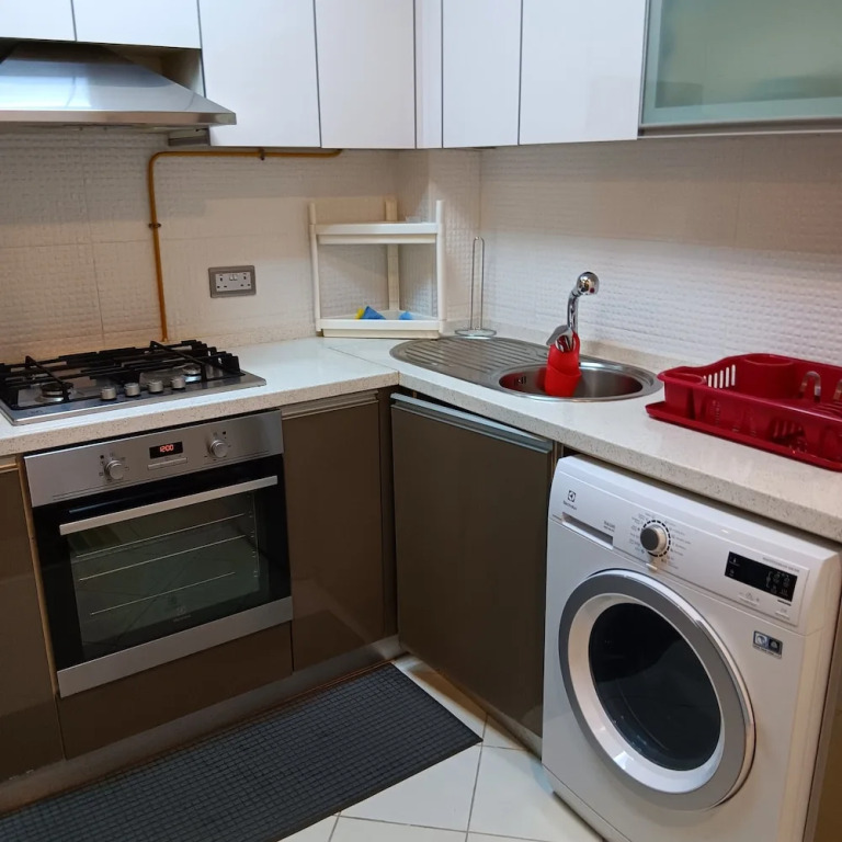 Дубай: Remarkable 2-bed Apartment in Dubai