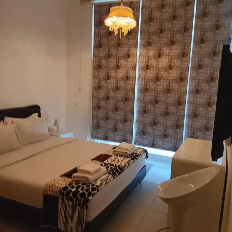 Дубай: Remarkable 2-bed Apartment in Dubai