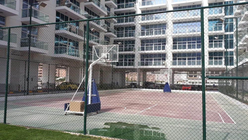 Дубай: Remarkable 2-bed Apartment in Dubai