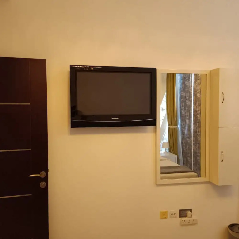 Дубай: Remarkable 2-bed Apartment in Dubai