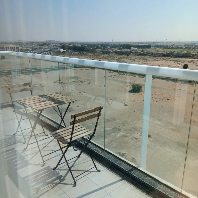 Дубай: Remarkable 2-bed Apartment in Dubai