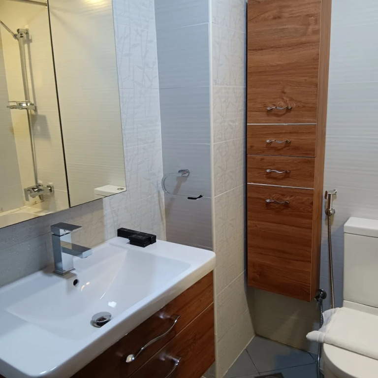 Дубай: Remarkable 2-bed Apartment in Dubai