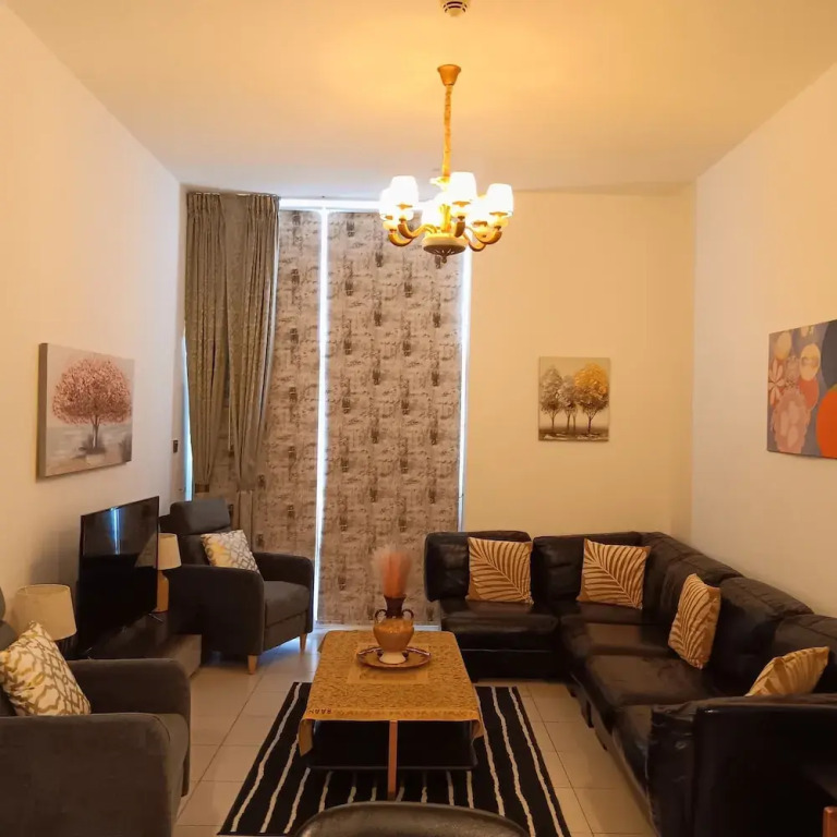 Дубай: Remarkable 2-bed Apartment in Dubai