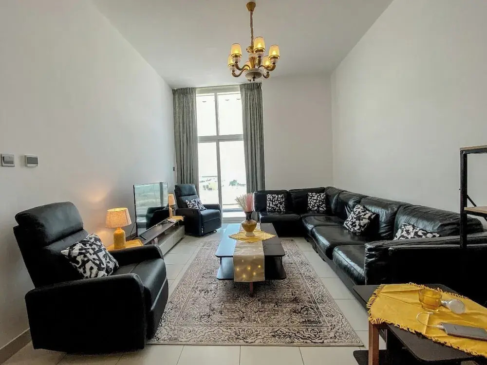 Дубай: Remarkable 2-bed Apartment in Dubai