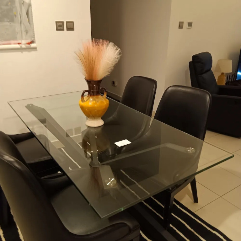 Дубай: Remarkable 2-bed Apartment in Dubai