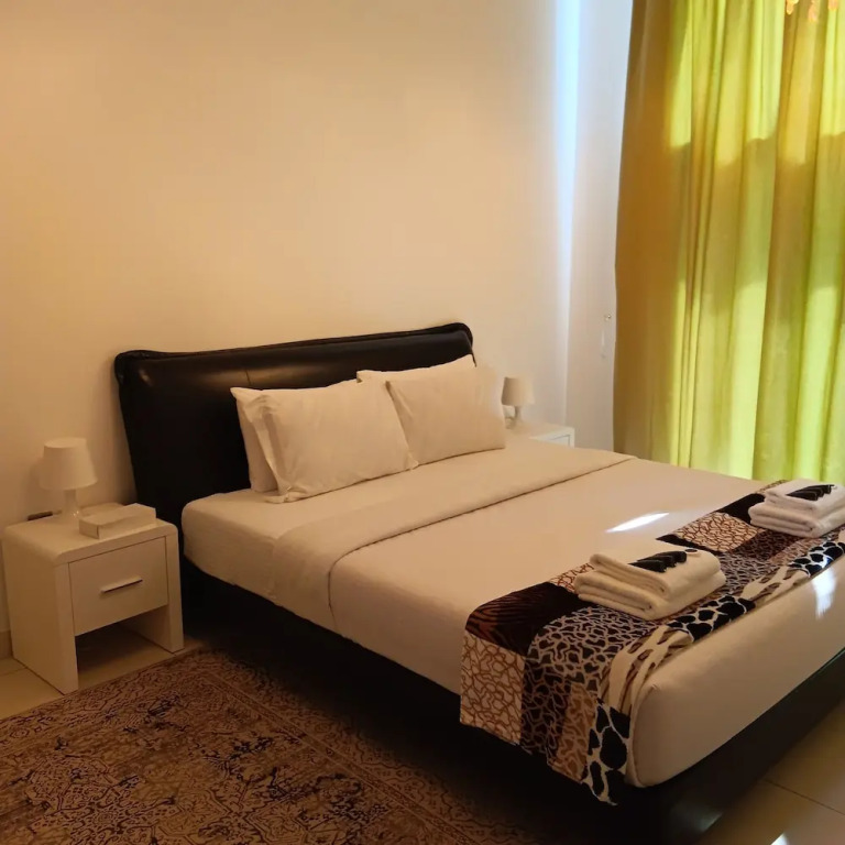 Дубай: Remarkable 2-bed Apartment in Dubai
