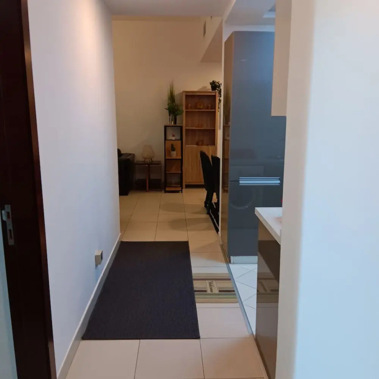 Дубай: Remarkable 2-bed Apartment in Dubai