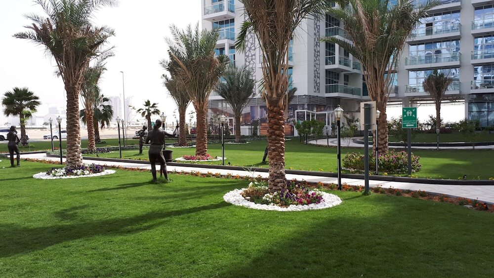 Дубай: Remarkable 2-bed Apartment in Dubai