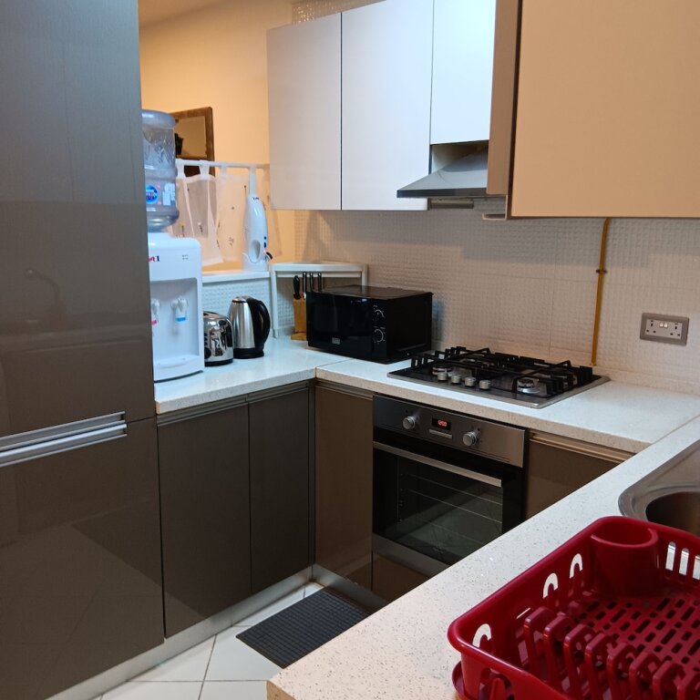 Дубай: Remarkable 2-bed Apartment in Dubai