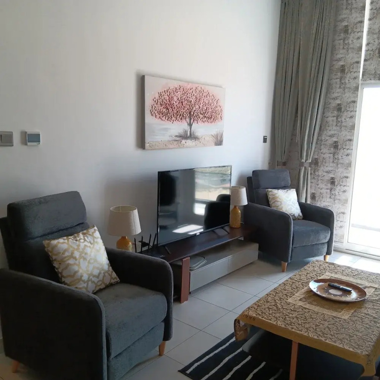 Дубай: Remarkable 2-bed Apartment in Dubai