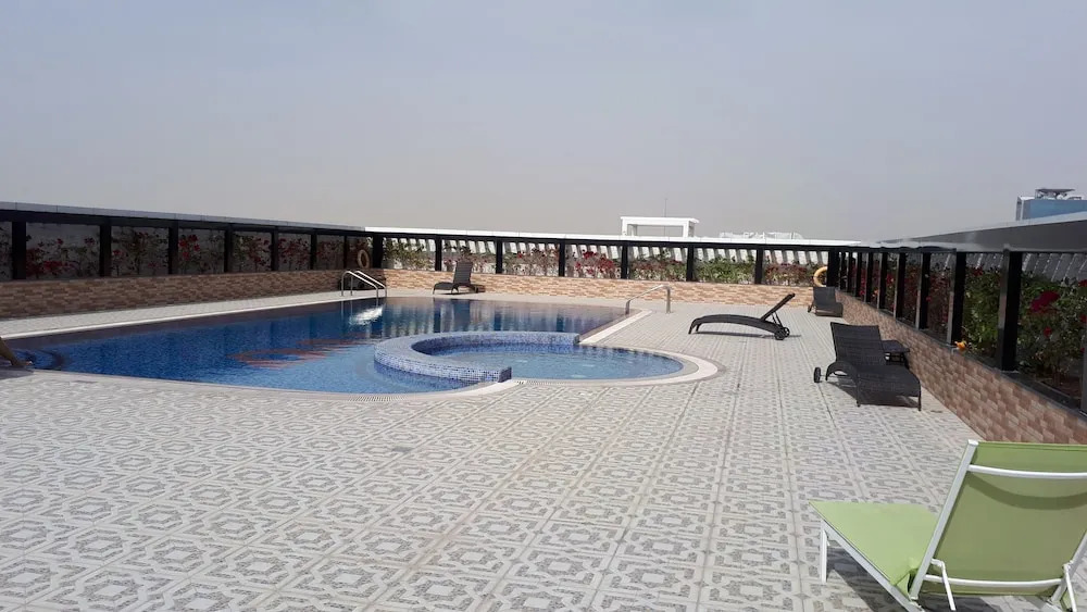 Дубай: Remarkable 2-bed Apartment in Dubai
