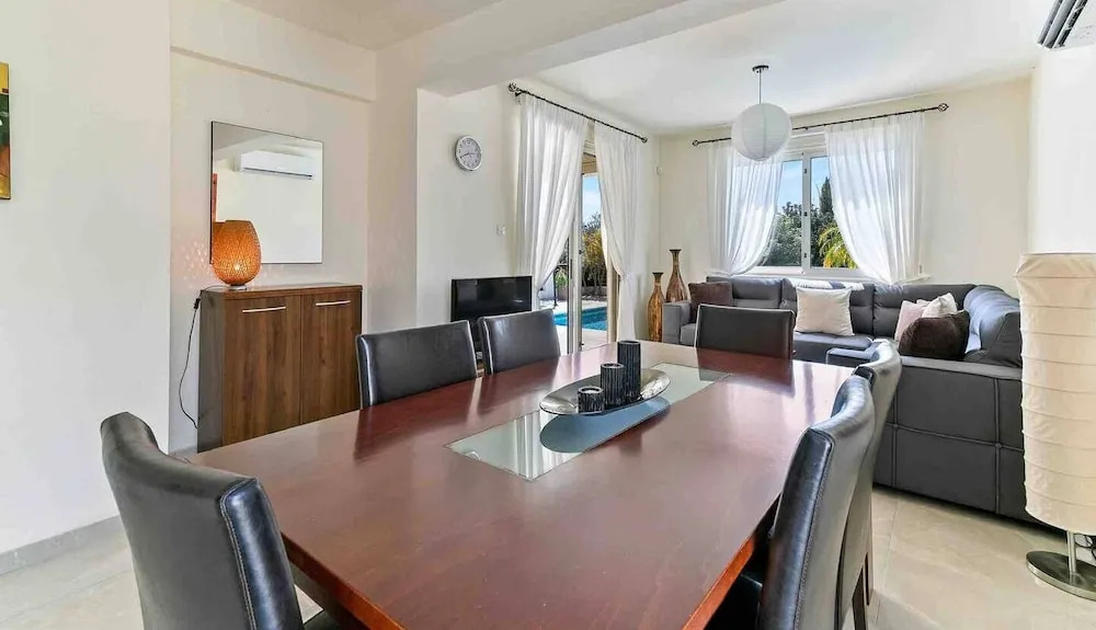 Пейя: Beautiful 3-bed Villa in Coral Bay