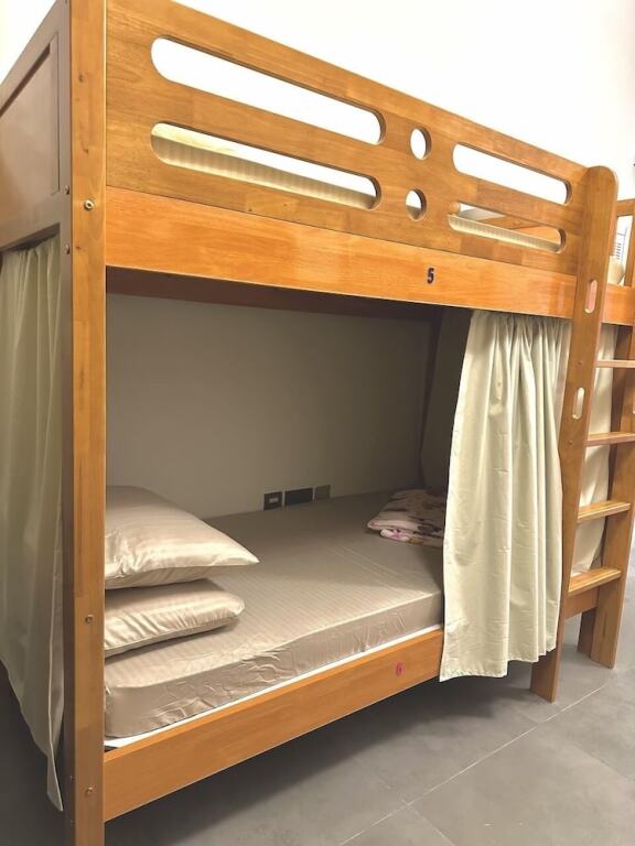 Дубай: Lakeside Hostel Downtown