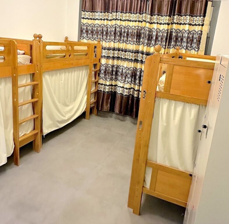 Дубай: Lakeside Hostel Downtown
