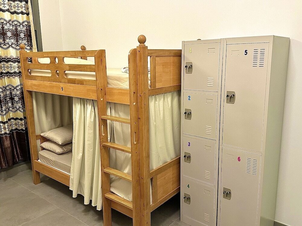 Дубай: Lakeside Hostel Downtown