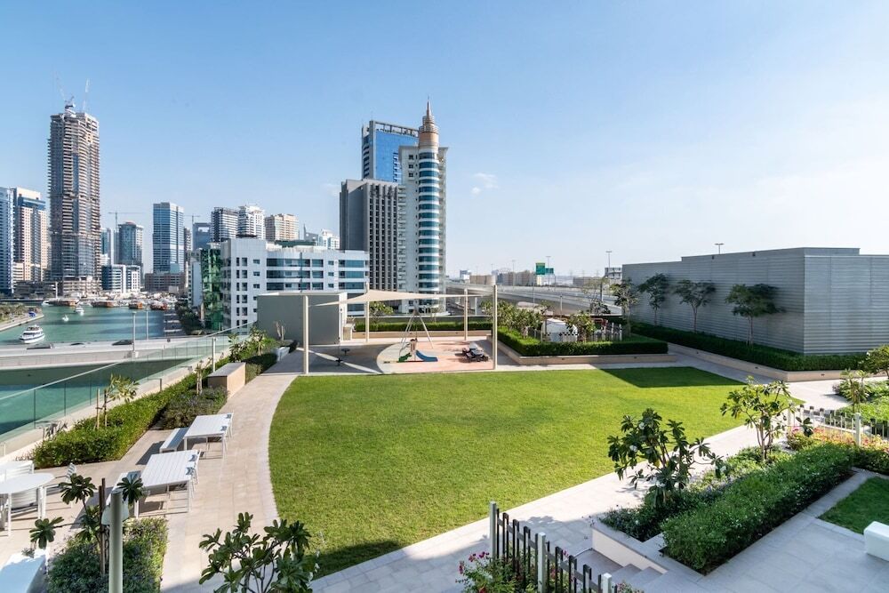 Дубай: Silkhaus Cozy Marina View Pool Gym Near JBR